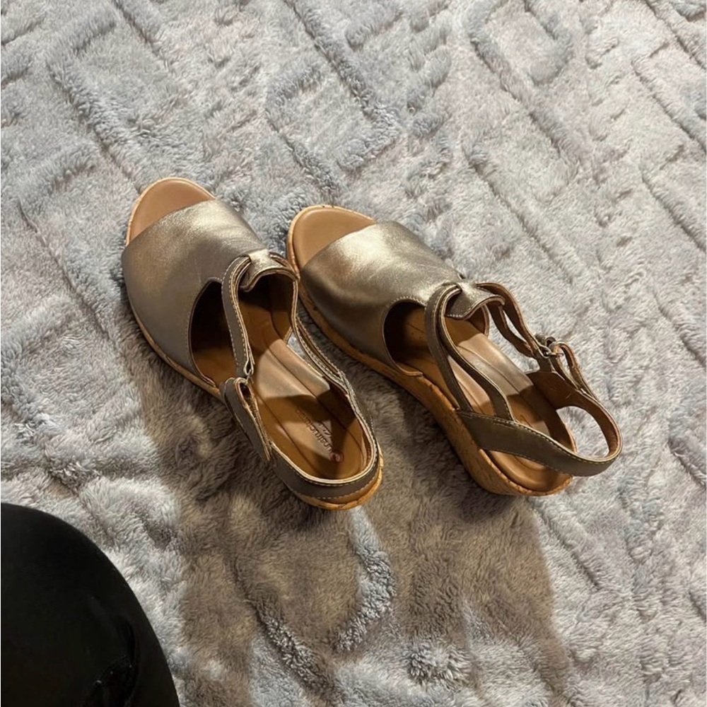 Clarks Women's Metallic Tan Sandals